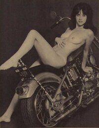 old_biker_women_nude-2082.jpg