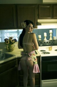 amateur-lovely-alt-girl-in-the-kitchen-k5EwxP.jpg
