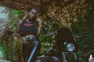 Eirenne-Outlaw-01.jpg