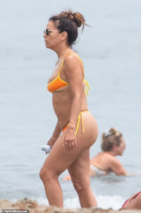 Eva_Longoria_New_Bikini_Pic_16.jpg