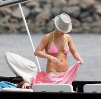 Britney-Spears-Wearing-Sexy-Tiny-Bikini-On-A-Yacht-03.jpg