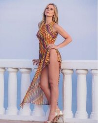 Capezzoli a vista e stacco di coscia_ Serena Autieri, il mix piccante-romantico che delizia i ...jpg