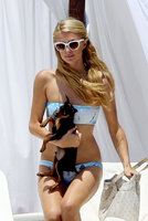 Paris+Hilton+shows+off+bikini+body+takes+dogs+5MheB6Up9-Yx.jpg