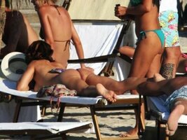 18402_14-barbara-d-urso-mare-topless014_123_845lo.jpg
