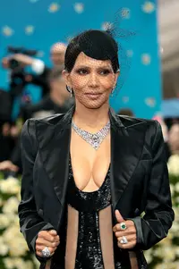 HALLE BERRY6.webp