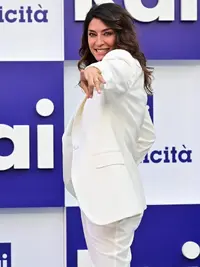 elisaisoardi_1751479793_3668000818452719925_41974879.webp