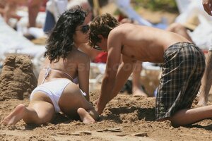 vanessa-hudgens-bikini-2-17.jpg