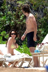 72169_Lindsay_Lohan_yellow_bikini_candids0005_122_183lo.jpg