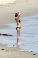 Kate Hudson wearing a bikini at a beach in Malibu 011.jpg