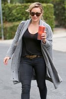 883950406_hilary_duff_pokies_out_and_about_in_la_02_122_441lo.jpg