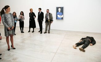 kate-middleton-style-visiting-the-turner-contemporary-gallery-in-margate-march-2015_11.jpg