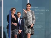 kate-middleton-style-visiting-the-turner-contemporary-gallery-in-margate-march-2015_17.jpg