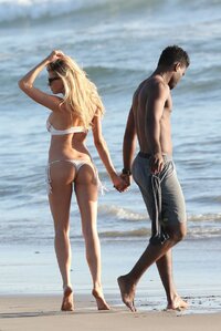 Charlotte McKinney (6).jpg