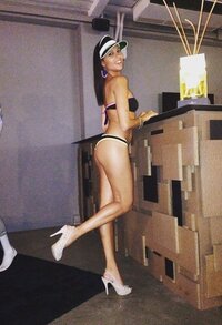 923906366_tduid300003_FrancescaLukasikinBikini_29maggio2015_FV001_122_845lo.jpg
