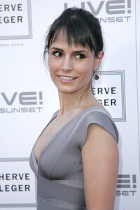 Jordana_Brewster_Herve_Leger_By_Max_Azria_Celebration_0013.jpg