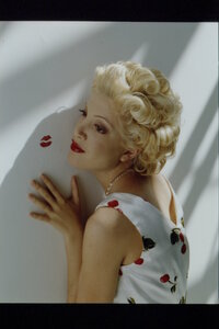 Tori_Spelling_05.jpg