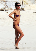 gallery_enlarged-olivia-palermo-skinny-bikini-29.jpg