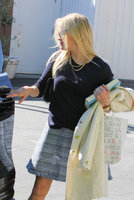 reese-witherspoon-out-in-la-8316-6.jpg
