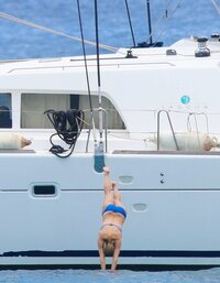 Kate-Hudson-in-Blue-Bikini-2016--38.jpg