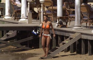 HalleBerryOnTheSetOfJamesBondDieAnotherDayInSpain (13).jpg