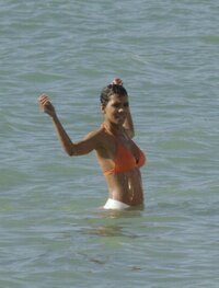 HalleBerryOnTheSetOfJamesBondDieAnotherDayInSpain (16).jpg