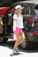reese-witherspoon-out-amp-about-in-beverly-hills-july-13-24-pics-21.jpg