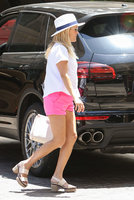 reese-witherspoon-out-amp-about-in-beverly-hills-july-13-24-pics-22.jpg