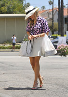 reese-witherspoon-shopping-in-beverly-hills-august-1-46-pics-32.jpg