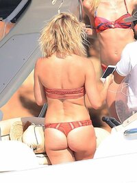 Kate-Hudson-in-Bikini-2016--05.jpg