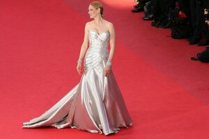 Uma Thurman - 'Zulu' Premiere & Closing Ceremony 117.jpg