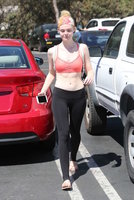 Elle-Fanning-in-Tights-and-Sports-Bra--13.jpg
