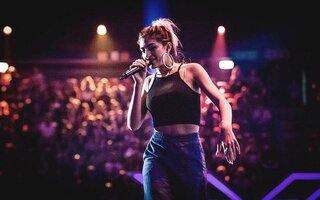 roshelle-a-x-factor-10.jpg