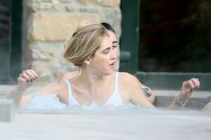 choara-ferragni-in-bikini-at-a-terme-in-rome-12-09-2016_22.jpg