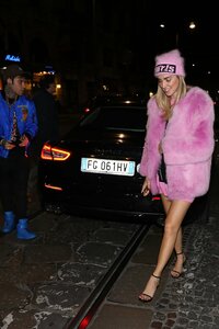 Chiara-Ferragni--Moschino-FW2017-Men-show-during-Fashion-week--11.jpg