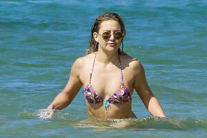 Kate-Hudson-in-Bikini-2017--31.jpg