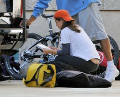 32411_eliza_dushku_working_on_her_car_in_la-4_122_143lo.jpg