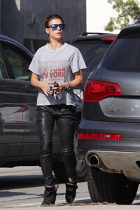 elisabetta_canalis_out_for_lunch002.jpg
