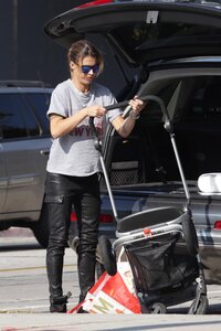elisabetta_canalis_out_for_lunch017.jpg