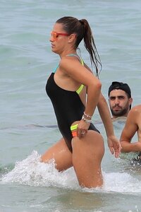 47647419_hqcelebcorner-9.jpg