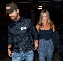 Jennifer-Aniston-at-Blue-Hill-Restaurant--07.jpg