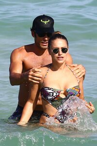 48601699_hqcelebcorner-14.jpg