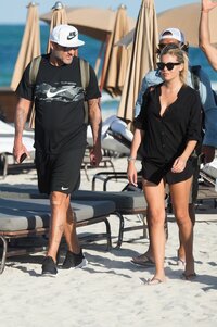 58572385_hqcelebcorner-32.jpg