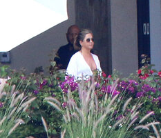 60335550_jennifer-aniston_29122017p_23.jpg