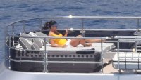 Silvia-Toffanin-at-a-luxury-yacht-in-Portofino-01.jpg