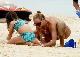 uma thurman al mare 14.jpg