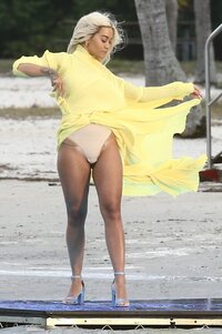 Rita-Ora-Upskirt-TheFappeningBlog.com-1.jpg