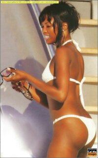 naomi campbell in bikini 09.jpg