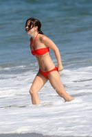 christina ricci in bikini rosso 08.jpg