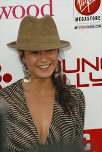 emmanuelle chriqui al gala 06.jpg
