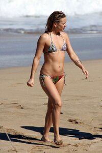 kate hudson in bikini 06.JPG